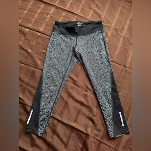 Nike Black and White Patterned Leggings. Size Small